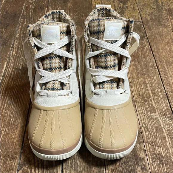 Sorel Women’s Out and About Winter Boots - Picture 3 of 4